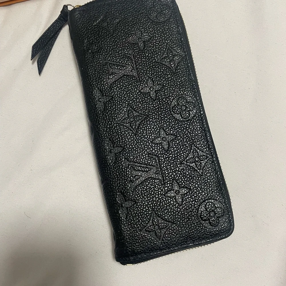 Authentic Louis Vuitton Clèmence Wallet Barely Used